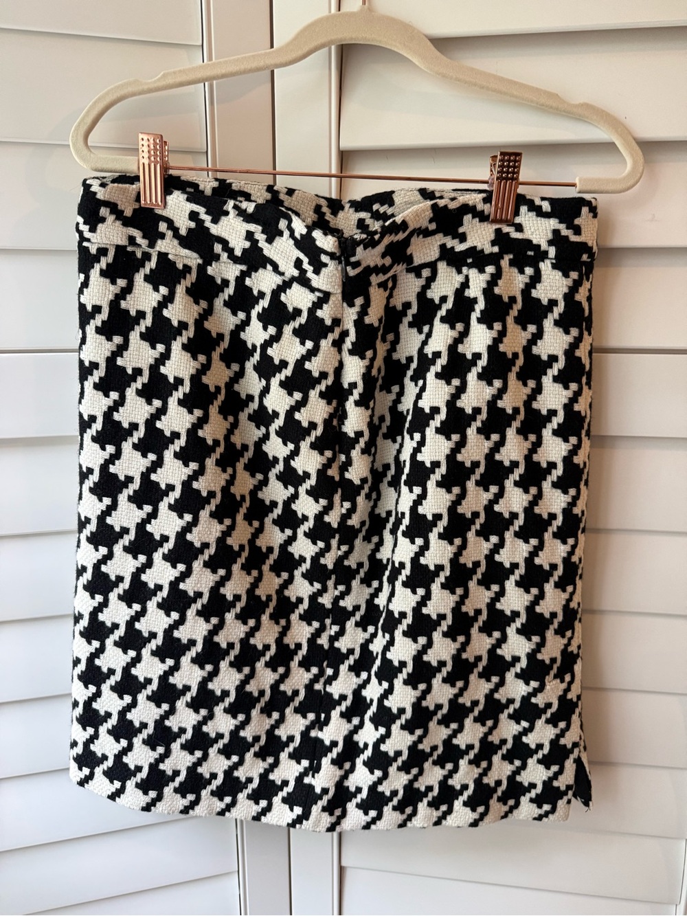 White House Black Market Black and White Houndstooth Mini Skirt
